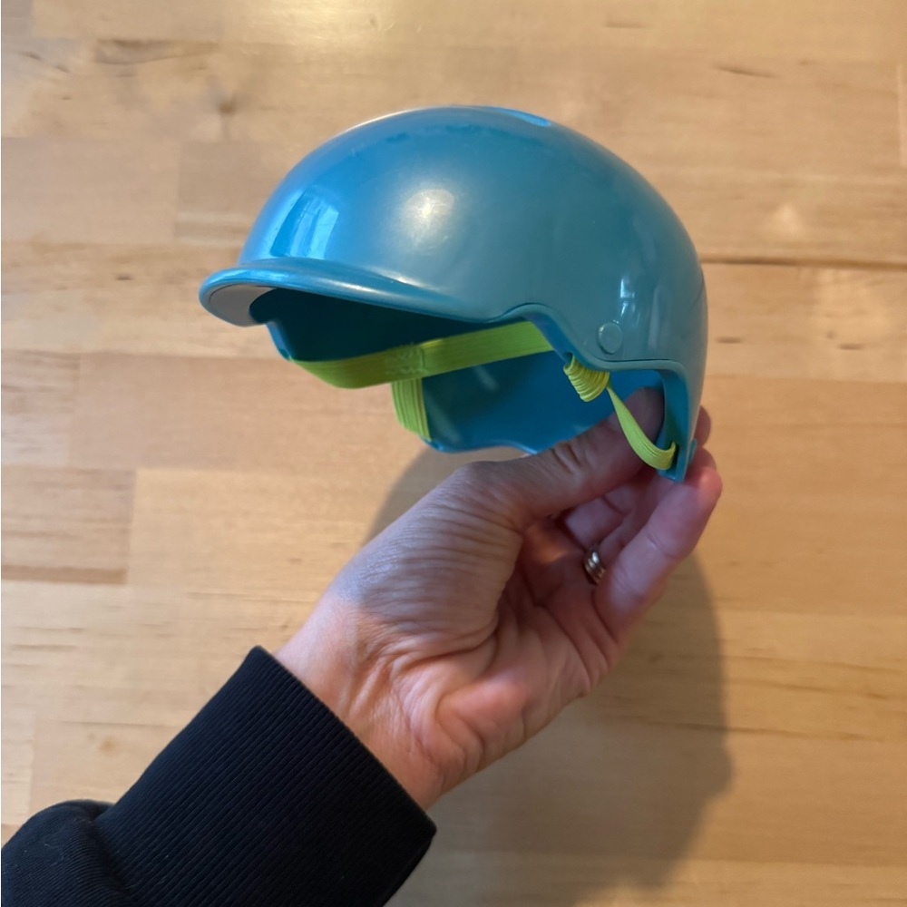 🔆 Bundle items 6 for $30 American Girl Doll Blue‎ Helmet